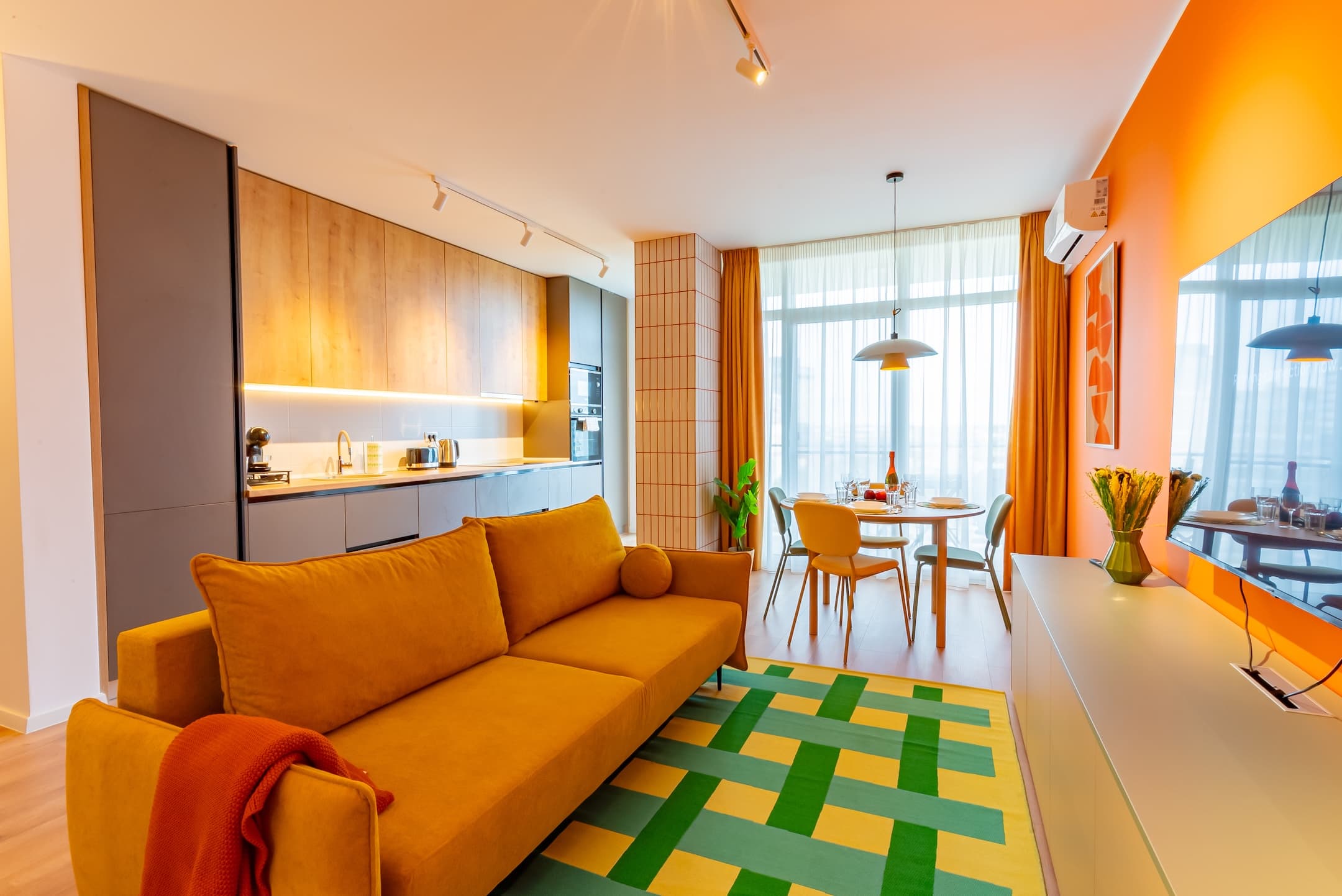 The Orange Apartment, Photo 1
